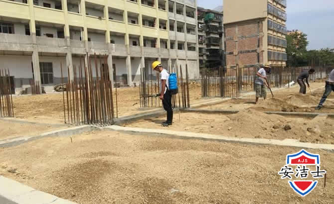 万宁学校机关防治白蚁